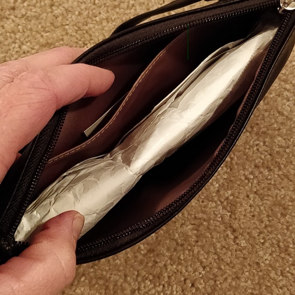 SOLD! * Coach Ali Wristlet Mahogany 42647 - Picture 5 of 6